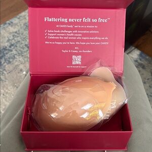 cakes body cleavage bra